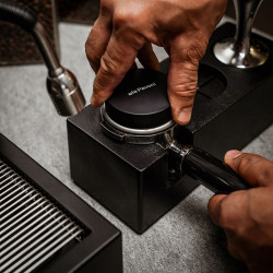 La Pavoni Leveler – Profesionalus kavos paskirstytojas (juoda)