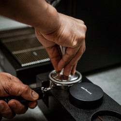 La Pavoni Leveler – Profesionalus kavos paskirstytojas (juoda)