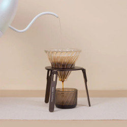 OutIn Foldable Coffee Stand  – sulankstomas kavos aparato laikiklis