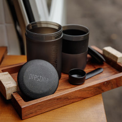 Wacaco „Prestina“ (coal black) – nešiojamasis kavos aparatas